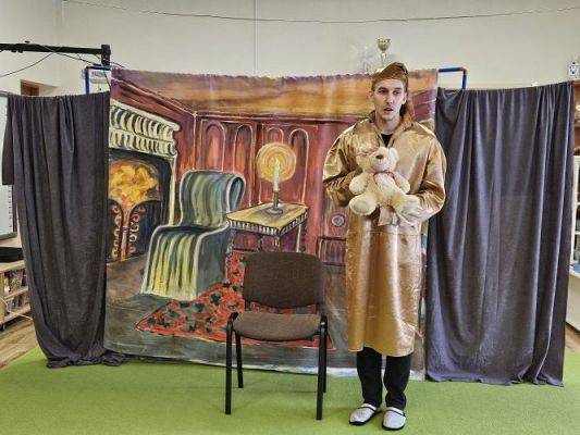 Grafika #10: 01.12.2023 Przedstawienie teatralne pt. "Opowieść wigilijna"