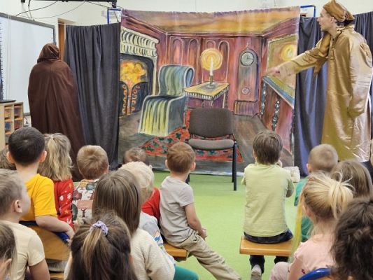 Grafika #15: 01.12.2023 Przedstawienie teatralne pt. "Opowieść wigilijna"