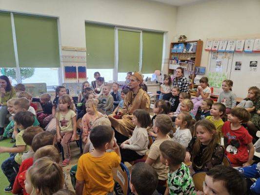 Grafika #20: 01.12.2023 Przedstawienie teatralne pt. "Opowieść wigilijna"