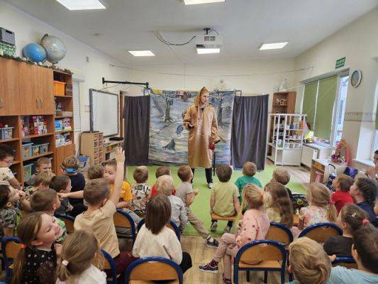 Grafika #24: 01.12.2023 Przedstawienie teatralne pt. "Opowieść wigilijna"