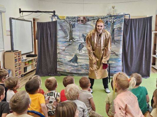 Grafika #25: 01.12.2023 Przedstawienie teatralne pt. "Opowieść wigilijna"