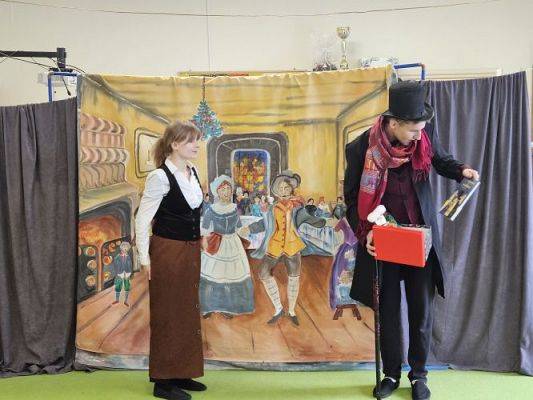 Grafika #32: 01.12.2023 Przedstawienie teatralne pt. "Opowieść wigilijna"