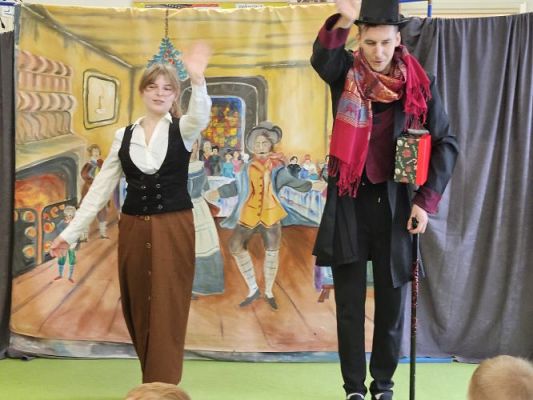 Grafika #34: 01.12.2023 Przedstawienie teatralne pt. "Opowieść wigilijna"