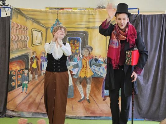 Grafika #35: 01.12.2023 Przedstawienie teatralne pt. "Opowieść wigilijna"