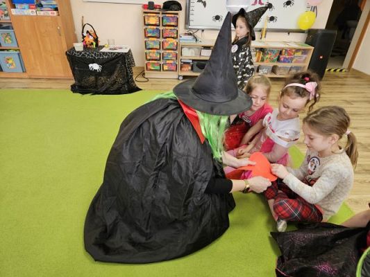 Grafika #8: 30.11.2023 Zabawy Andrzejkowe gr III