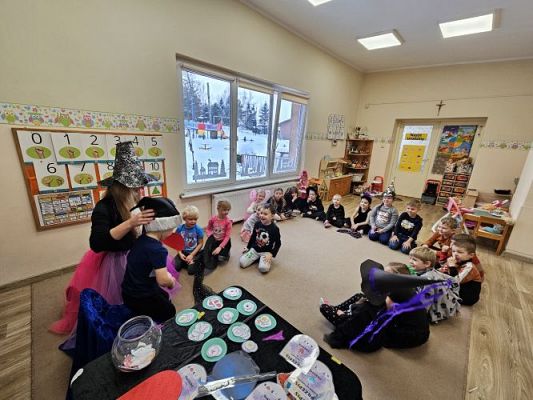 Grafika #4: 30.11.2023 Zabawy Andrzejkowe gr II