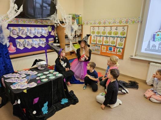 Grafika #5: 30.11.2023 Zabawy Andrzejkowe gr II