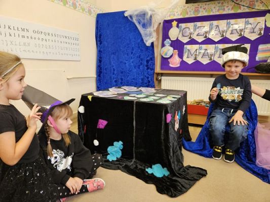 Grafika #10: 30.11.2023 Zabawy Andrzejkowe gr II