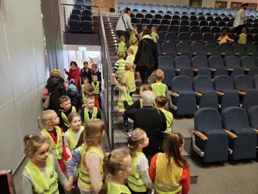 Grafika #6: 19.01.2024 Wyjazd do teatru do Słupska