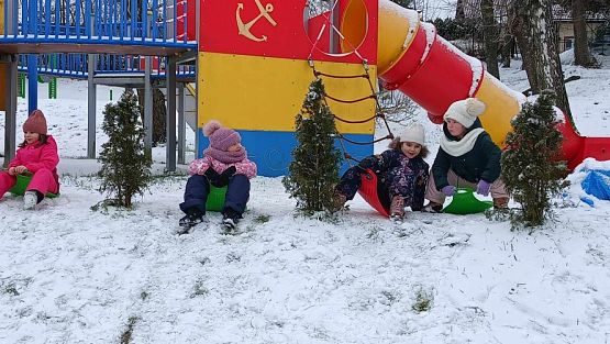 Grafika #1: 05.01.2024 Spacer i zabawa na śniegu