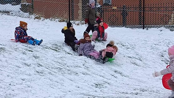 Grafika #6: 05.01.2024 Spacer i zabawa na śniegu