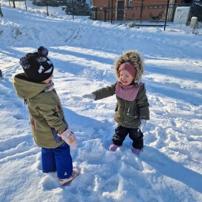 Grafika #11: 05.01.2024 Spacer i zabawa na śniegu