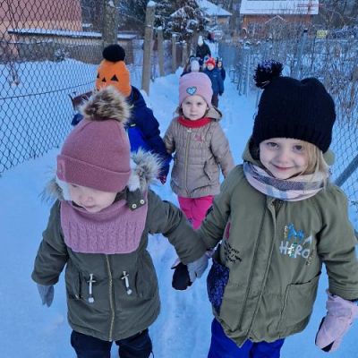 Grafika #21: 05.01.2024 Spacer i zabawa na śniegu