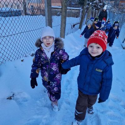 Grafika #24: 05.01.2024 Spacer i zabawa na śniegu