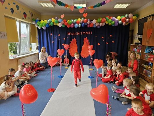 Grafika #1: 14.02.2024 Walentynkowy pokaz mody