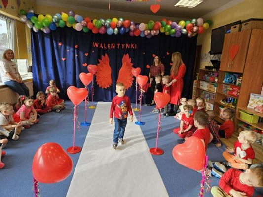 Grafika #17: 14.02.2024 Walentynkowy pokaz mody