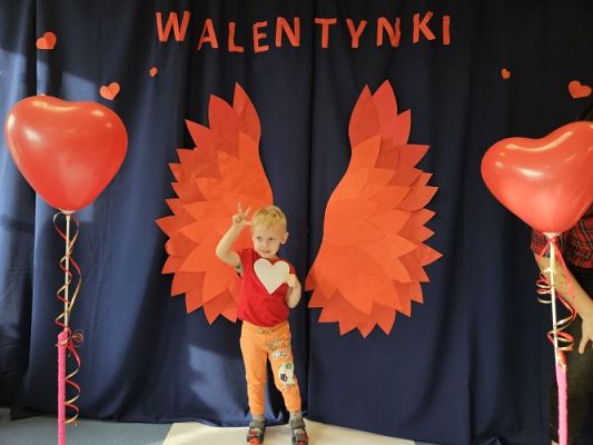 Grafika #28: 14.02.2024 Walentynkowy pokaz mody