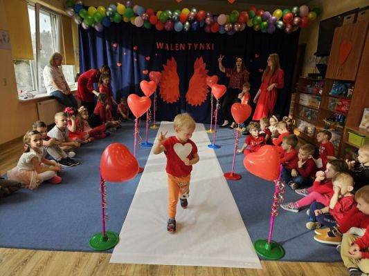 Grafika #29: 14.02.2024 Walentynkowy pokaz mody