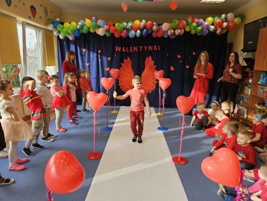 Grafika #32: 14.02.2024 Walentynkowy pokaz mody