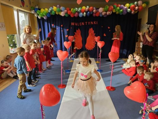 Grafika #46: 14.02.2024 Walentynkowy pokaz mody