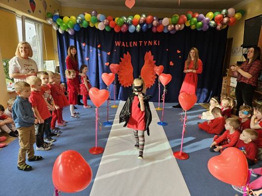 Grafika #48: 14.02.2024 Walentynkowy pokaz mody