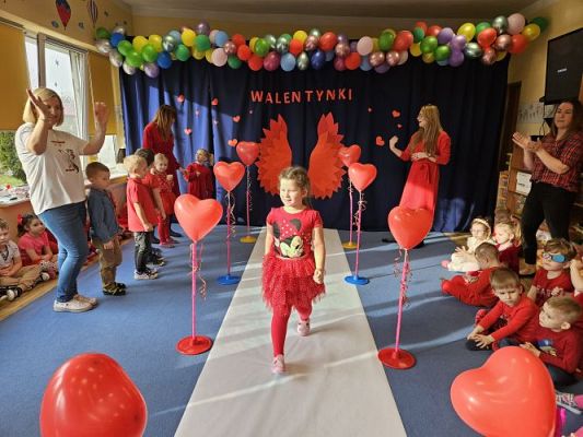 Grafika #50: 14.02.2024 Walentynkowy pokaz mody