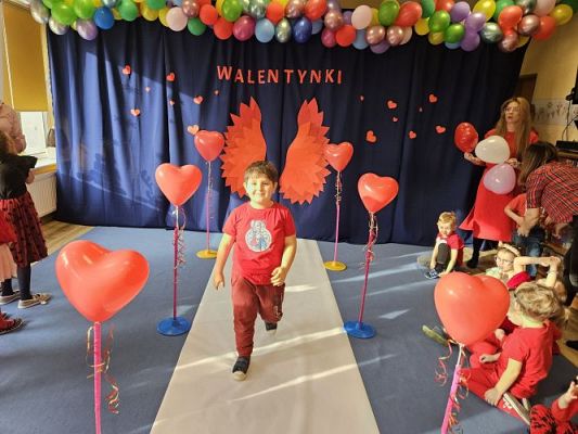 Grafika #75: 14.02.2024 Walentynkowy pokaz mody