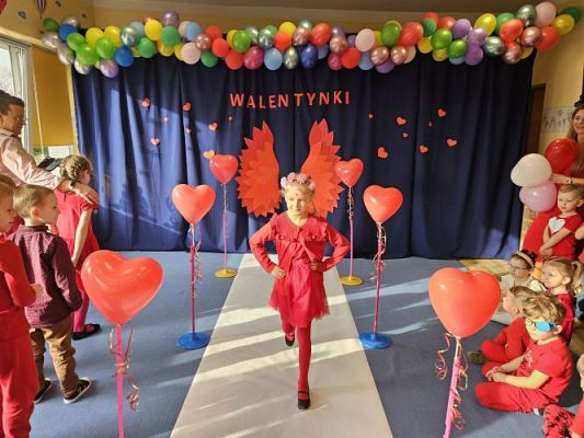 Grafika #90: 14.02.2024 Walentynkowy pokaz mody