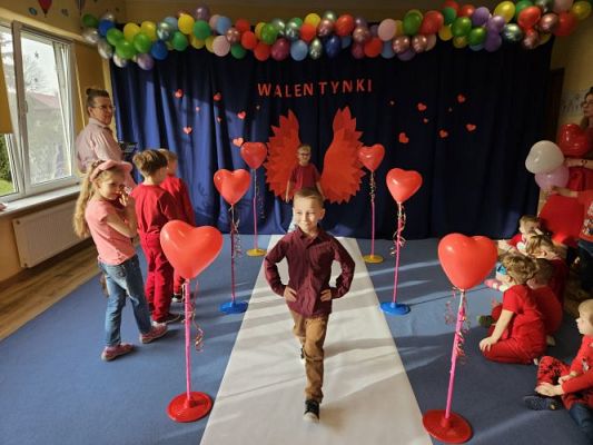 Grafika #94: 14.02.2024 Walentynkowy pokaz mody