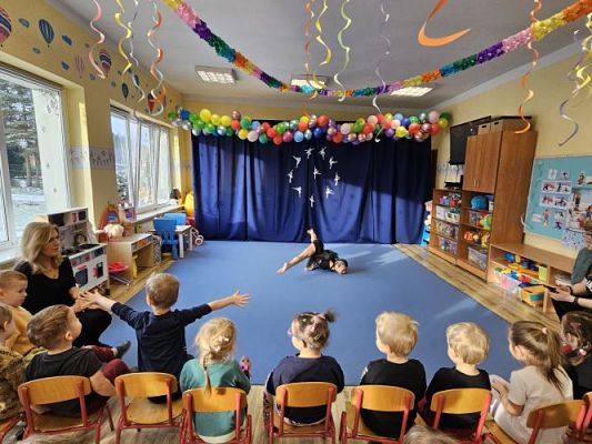 Grafika #17: 09.02.2024 Pokaz gimnastyki i akrobatyki