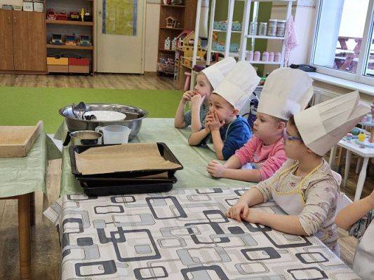 Grafika #7: 08.02.2024 Tłusty czwartek