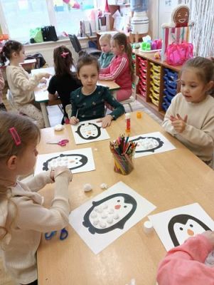 Grafika #1: 07.02.2024 Zabawy ruchowe i sensoryczne w grupie Starszaków