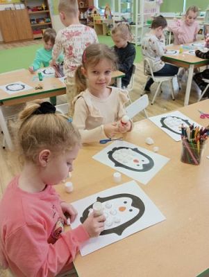 Grafika #8: 07.02.2024 Zabawy ruchowe i sensoryczne w grupie Starszaków