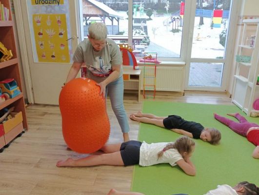 Grafika #10: 07.02.2024 Zabawy ruchowe i sensoryczne w grupie Starszaków