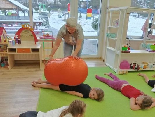 Grafika #11: 07.02.2024 Zabawy ruchowe i sensoryczne w grupie Starszaków