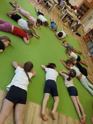 Grafika #13: 07.02.2024 Zabawy ruchowe i sensoryczne w grupie Starszaków