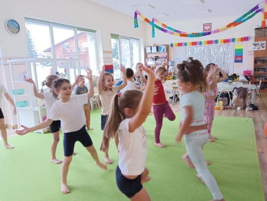 Grafika #14: 07.02.2024 Zabawy ruchowe i sensoryczne w grupie Starszaków