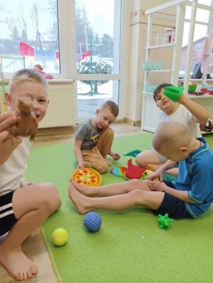 Grafika #15: 07.02.2024 Zabawy ruchowe i sensoryczne w grupie Starszaków