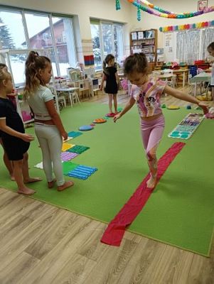 Grafika #26: 07.02.2024 Zabawy ruchowe i sensoryczne w grupie Starszaków