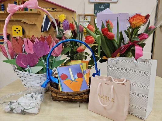 Grafika #2: 08.03.2024 Dzień Kobiet w naszym przedszkolu