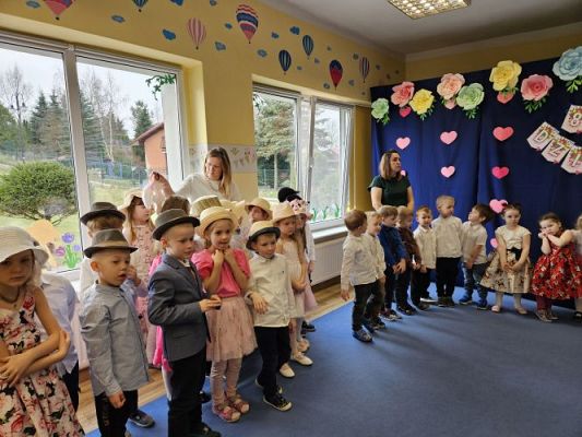 Grafika #8: 08.03.2024 Dzień Kobiet w naszym przedszkolu