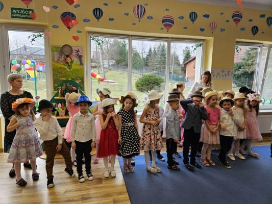 Grafika #9: 08.03.2024 Dzień Kobiet w naszym przedszkolu