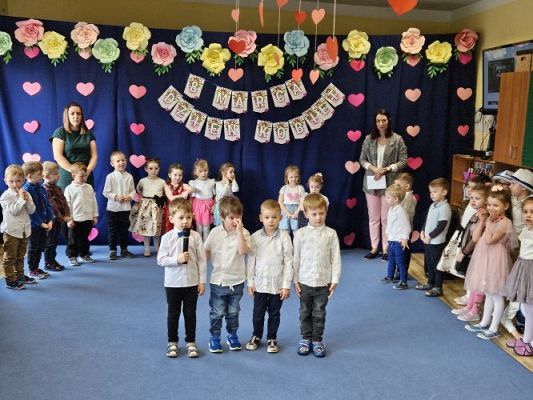 Grafika #11: 08.03.2024 Dzień Kobiet w naszym przedszkolu