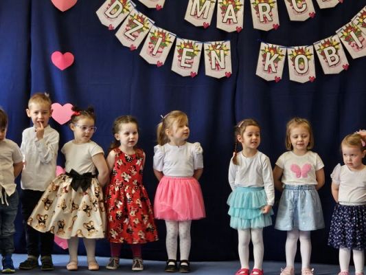 Grafika #17: 08.03.2024 Dzień Kobiet w naszym przedszkolu