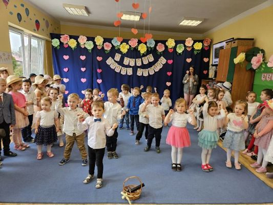 Grafika #20: 08.03.2024 Dzień Kobiet w naszym przedszkolu