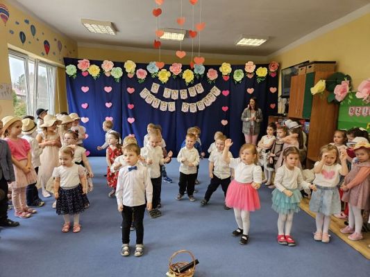 Grafika #21: 08.03.2024 Dzień Kobiet w naszym przedszkolu