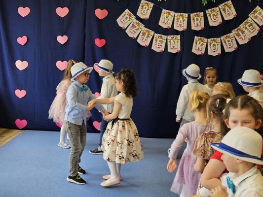 Grafika #35: 08.03.2024 Dzień Kobiet w naszym przedszkolu