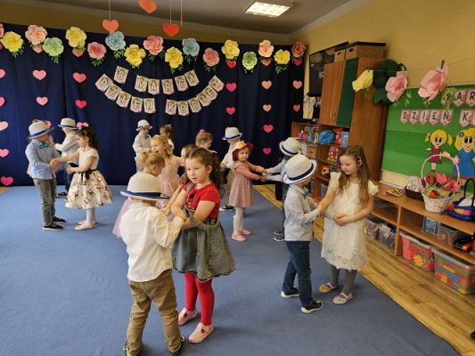 Grafika #36: 08.03.2024 Dzień Kobiet w naszym przedszkolu