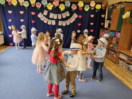 Grafika #37: 08.03.2024 Dzień Kobiet w naszym przedszkolu