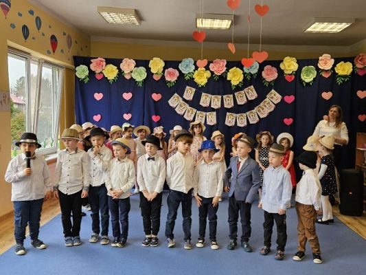 Grafika #39: 08.03.2024 Dzień Kobiet w naszym przedszkolu